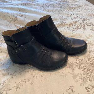 Naturalizer N5 Comfort ankle boots size 8.5